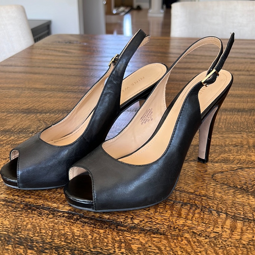 Size 8M Nine West Black leather peep toe heel